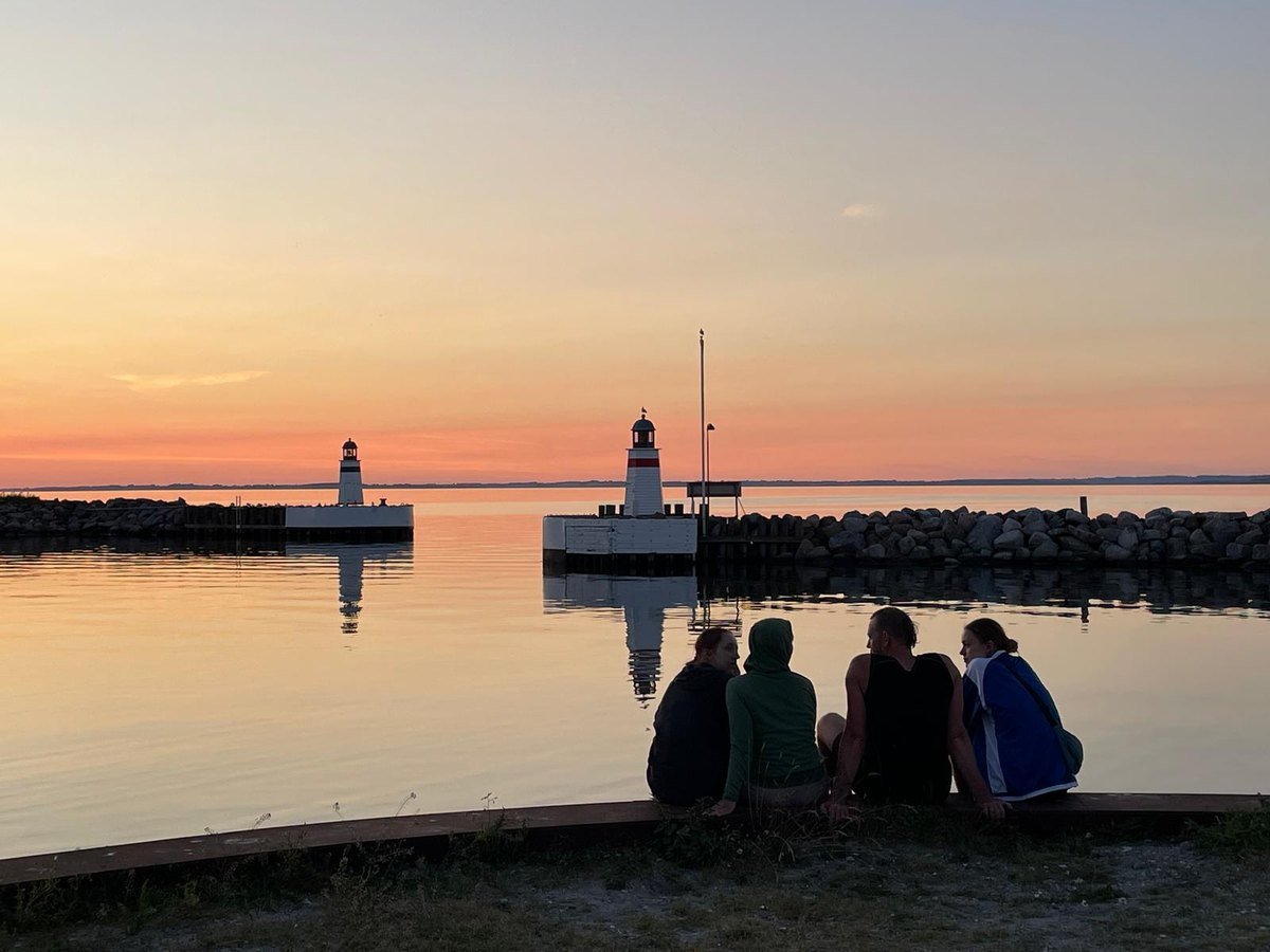 Sonnenuntergang an der Hafeneinfahrt von S&oslash;by
