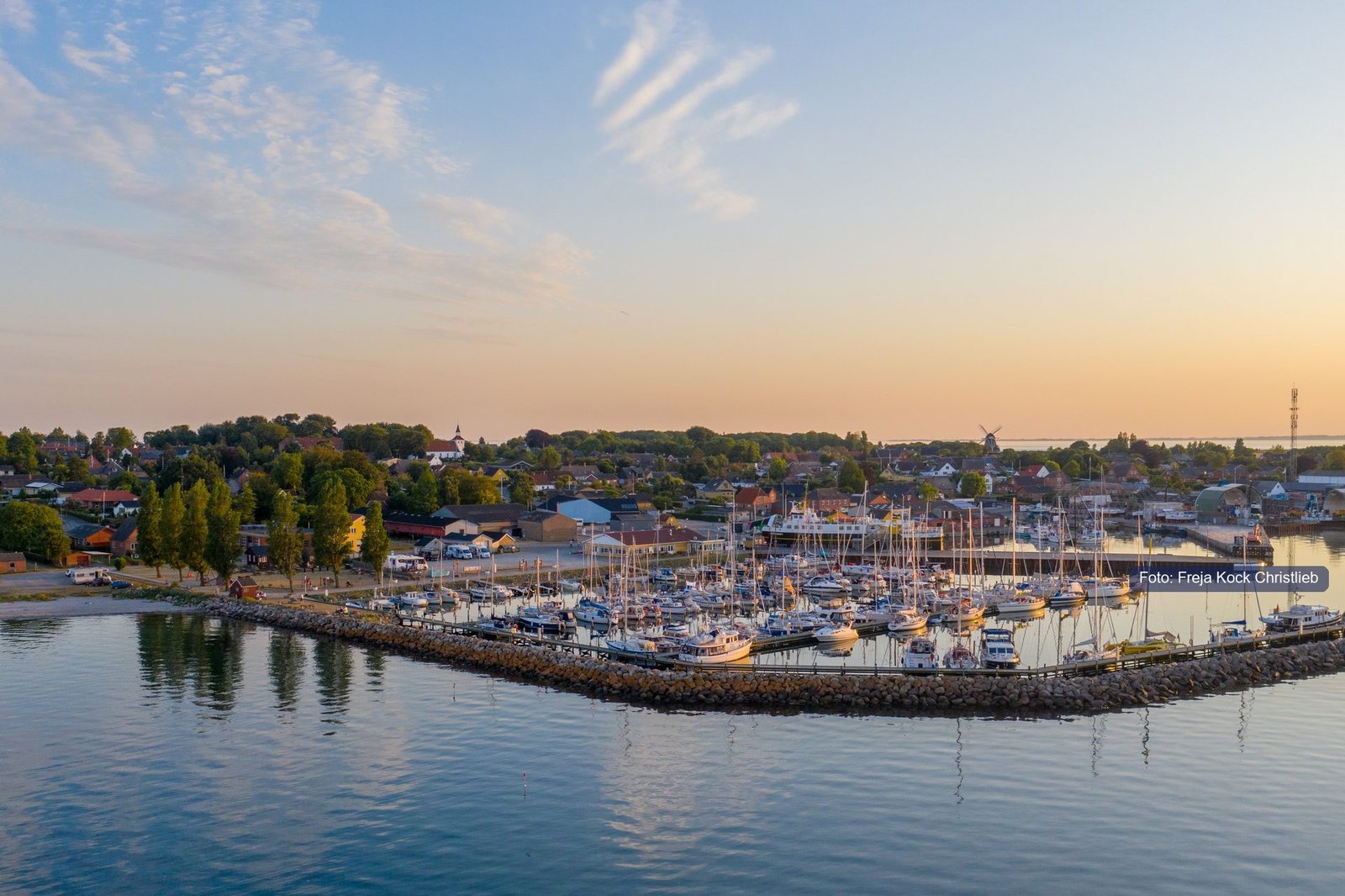 Hafen von S&oslash;by im Abendlicht